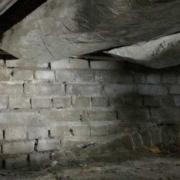 Kruipruimte ventilatie specialist geeft u uitleg over hoe u bij uw kruipruimte kan komen.