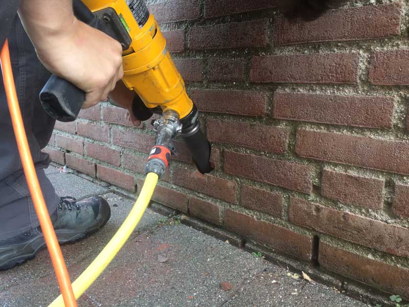 ventilatie roosters aanbrengen door te boren door de gevel