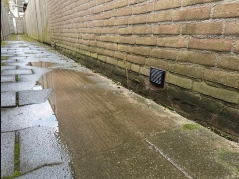 Kruipruimte Ventilatie Specialist legt ventilatiegaten aan om vochtproblemen te verhelpen in Veldhoven