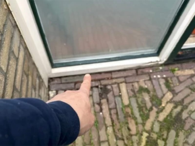 Kruipruimte Ventilatie Specialist legt ventilatiegaten aan bij woning in Leusden, nabij Amersfoort