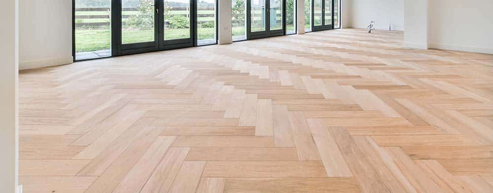 houten vloer trekt krom door vocht onder huis