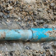 Herken tijdig een lekkage in de kruipruimte en onderneem actie met De Kruipruimte Ventilatie Specialist!